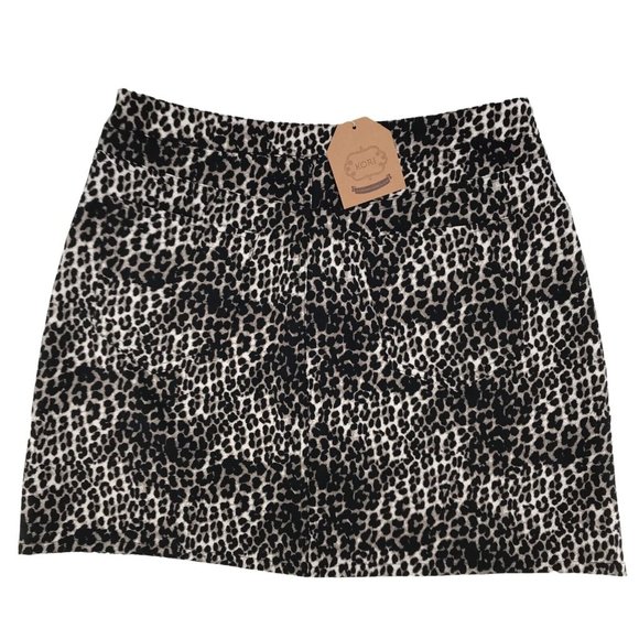 Kori America Women's Black Animal Print Flat Front Mini Skirt Size Large - Picture 2 of 7